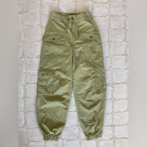NWOT BDG urban outfitters, olive Green Cargo pants size S.